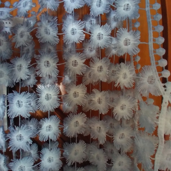 Flower Lace Tank Top - Picture 2 of 8